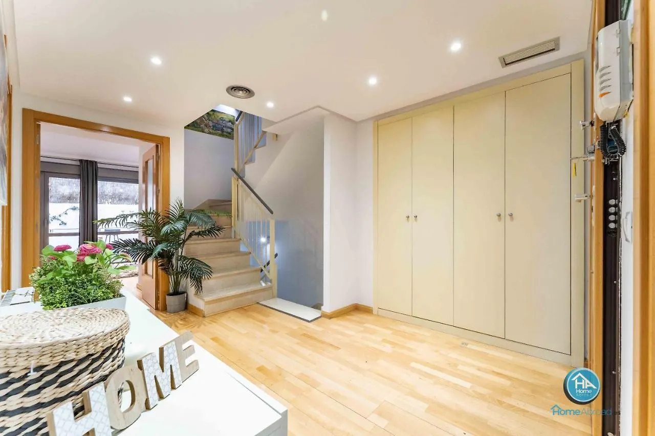 Elegant Grand Villa - Madrid City Center Spain