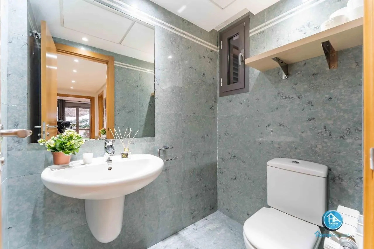 Elegant Grand Villa - Madrid City Center Spain